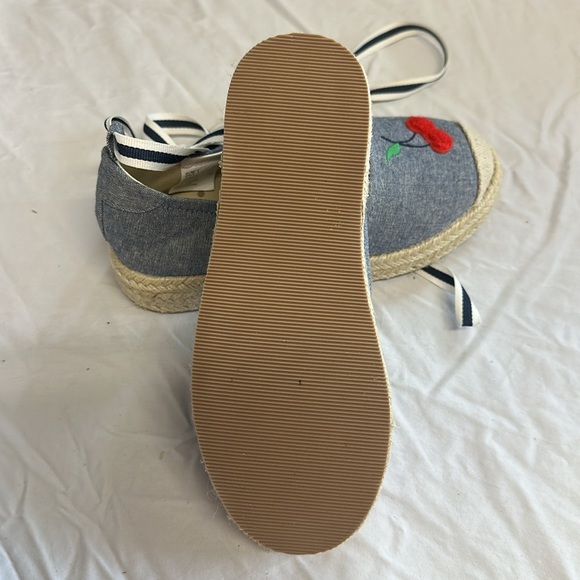 Gymboree - LIKE NEW - Playful Red and Gray Espadrilles with Cherry Detail - Picture 5 of 7
